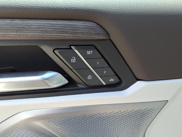 2024 GMC Acadia Vehicle Photo in ROXBORO, NC 27573-6143