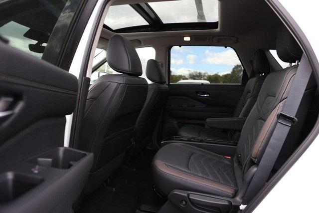 2025 Nissan Pathfinder Vehicle Photo in Hazelwood, MO 63042