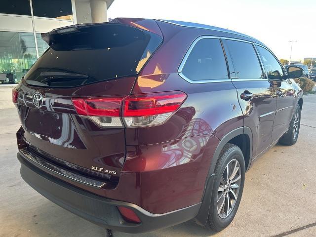 2017 Toyota Highlander Vehicle Photo in Grapevine, TX 76051