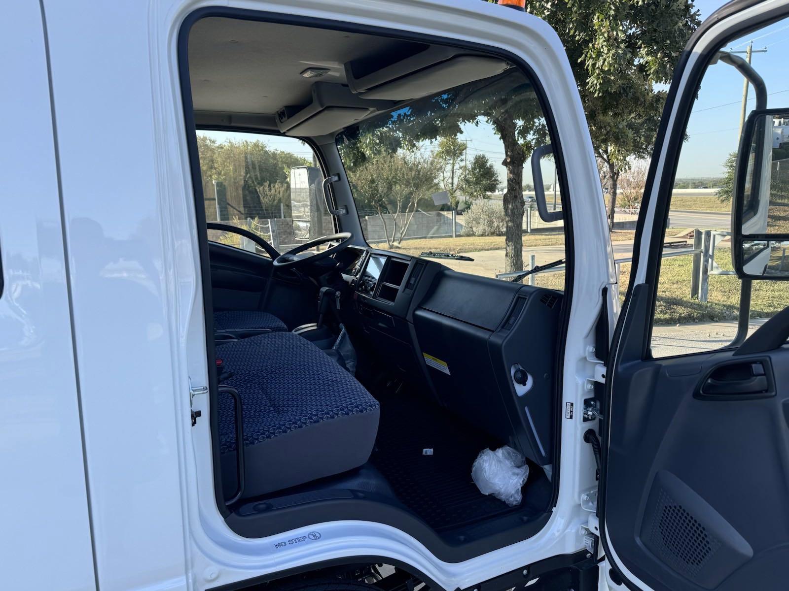 2025 Chevrolet Low Cab Forward 5500 XG Vehicle Photo in GEORGETOWN, TX 78626-7508