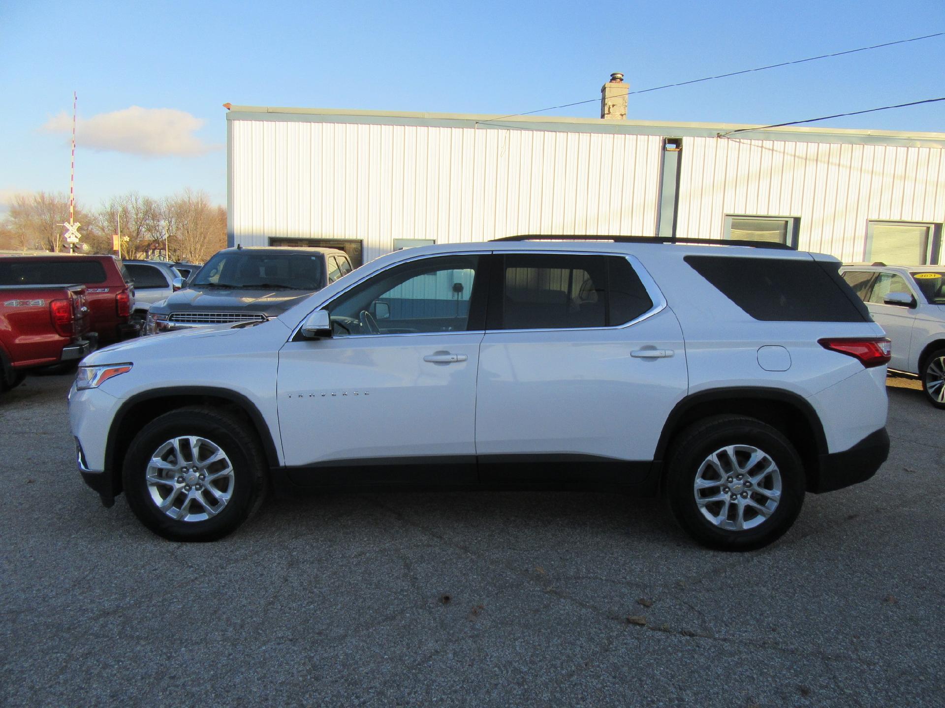 Used 2019 Chevrolet Traverse 3LT with VIN 1GNEVHKW0KJ146992 for sale in Emmetsburg, IA