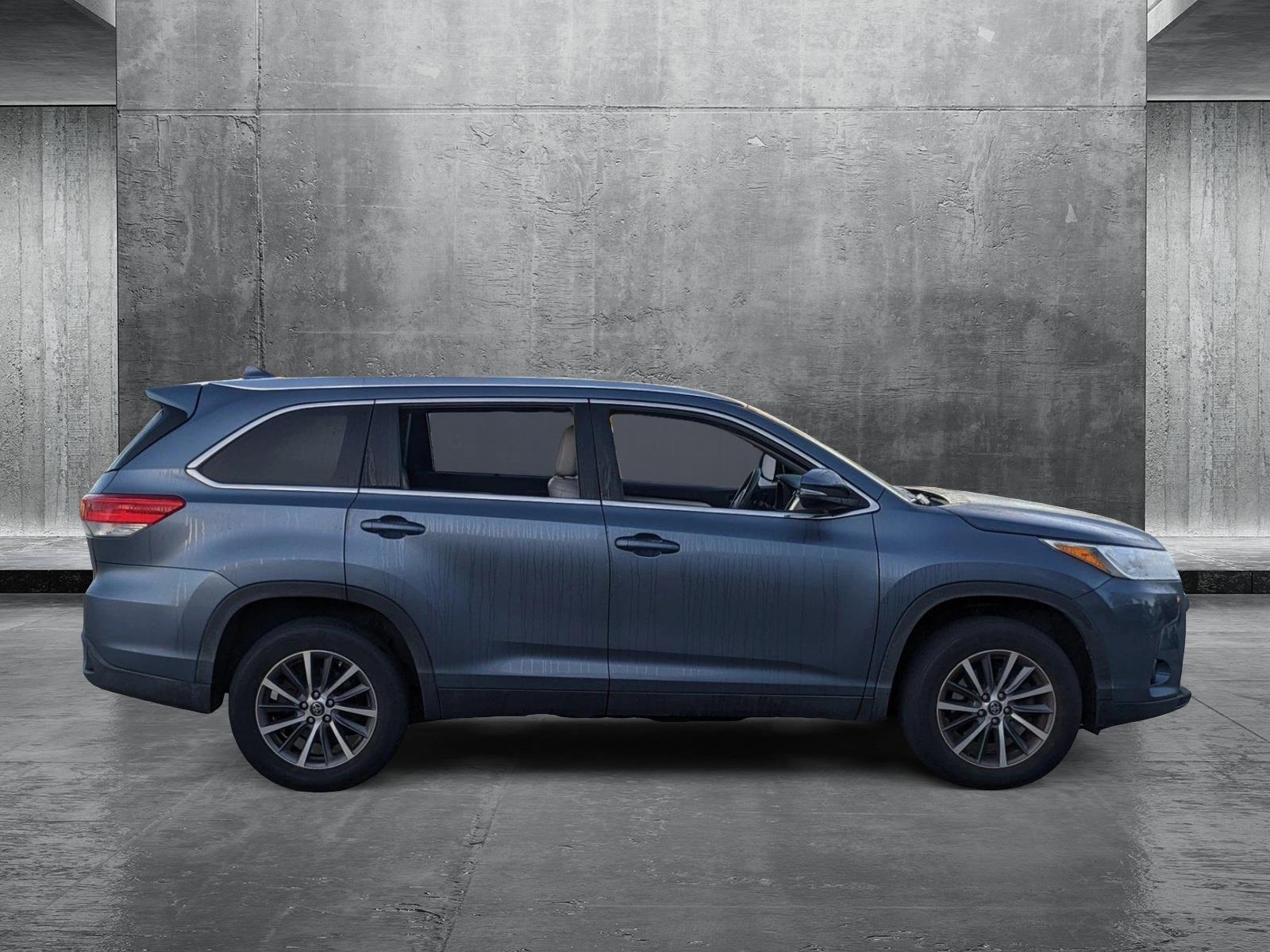 2019 Toyota Highlander Vehicle Photo in Davie, FL 33331