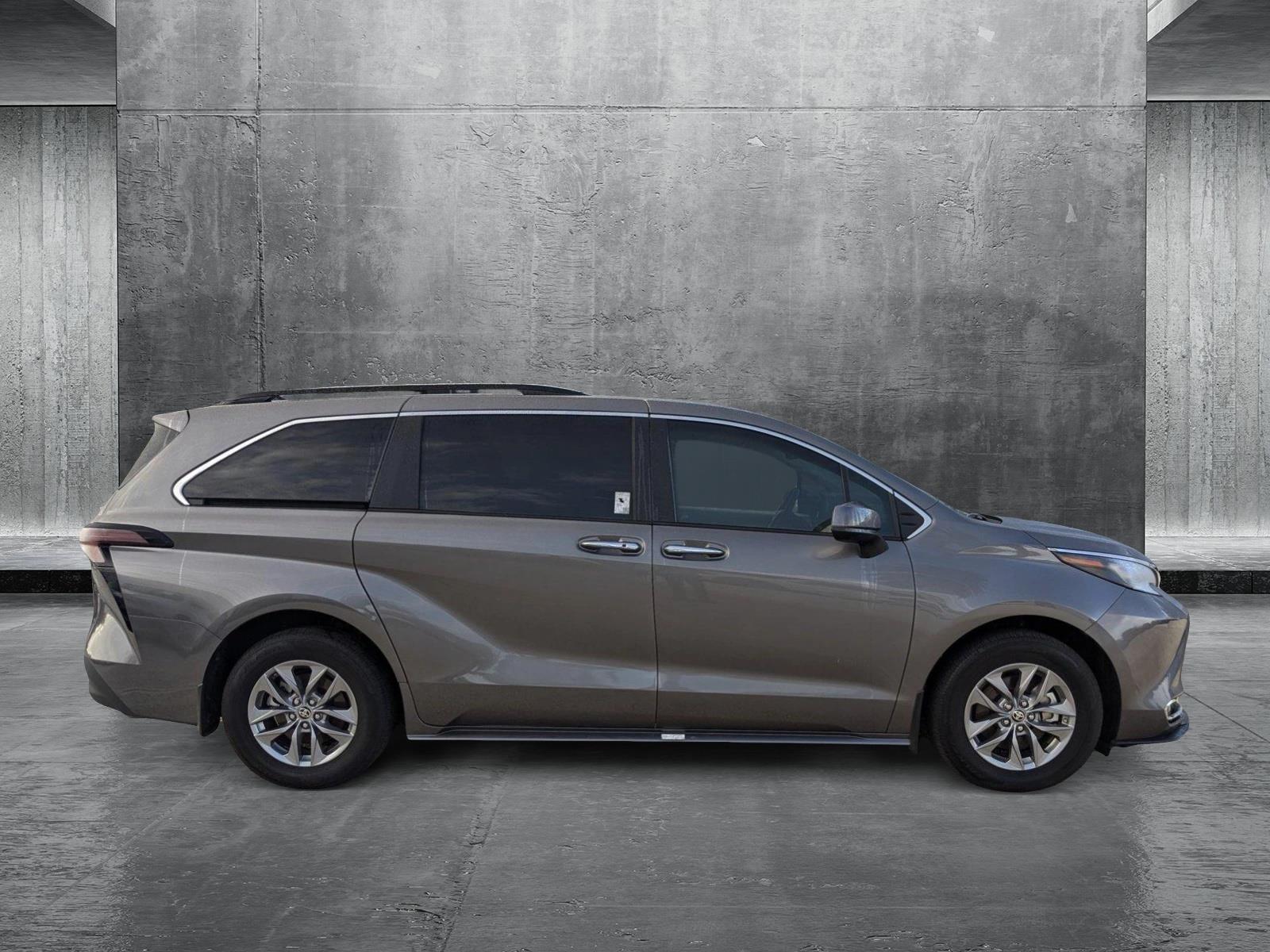 2024 Toyota Sienna Vehicle Photo in Maitland, FL 32751