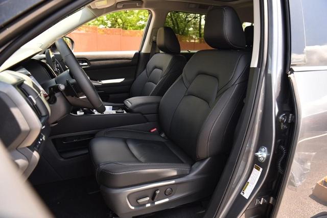 2025 Nissan Pathfinder Vehicle Photo in Ballwin, MO 63011