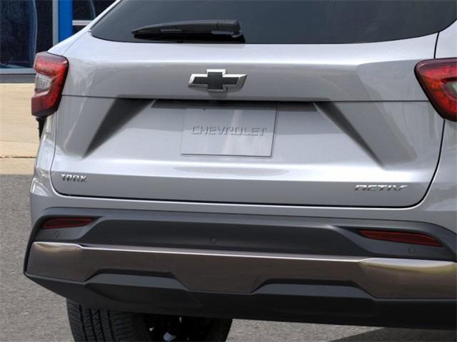 2025 Chevrolet Trax Vehicle Photo in ENGLEWOOD, CO 80113-6708