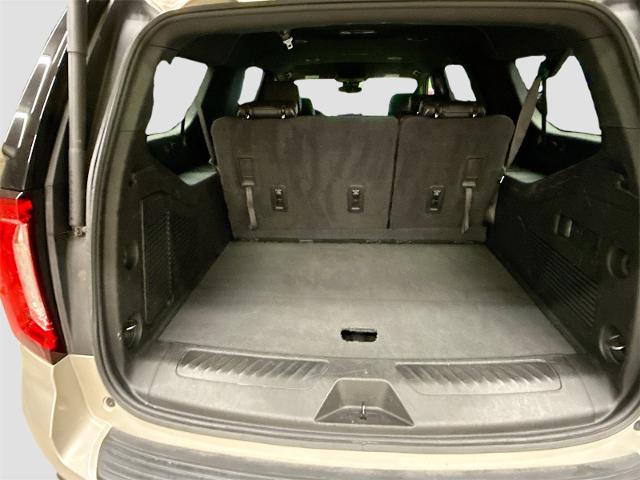 2023 GMC Yukon XL Vehicle Photo in EVERETT, WA 98203-5662