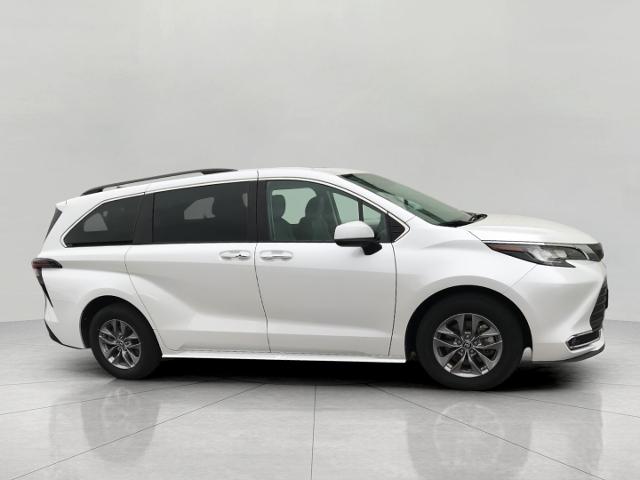 2023 Toyota Sienna Vehicle Photo in GREEN BAY, WI 54303-3330