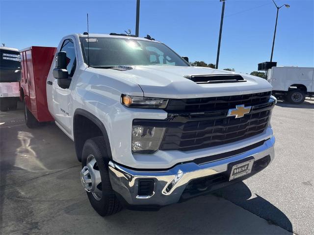 2024 Chevrolet Silverado 3500 HD Chassis Cab Vehicle Photo in ALCOA, TN 37701-3235