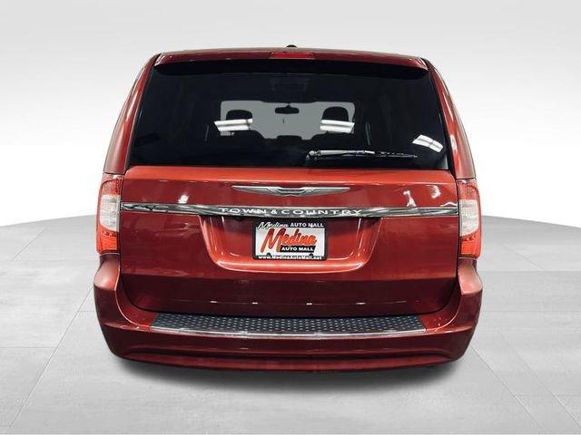 2013 Chrysler Town & Country Vehicle Photo in MEDINA, OH 44256-9631