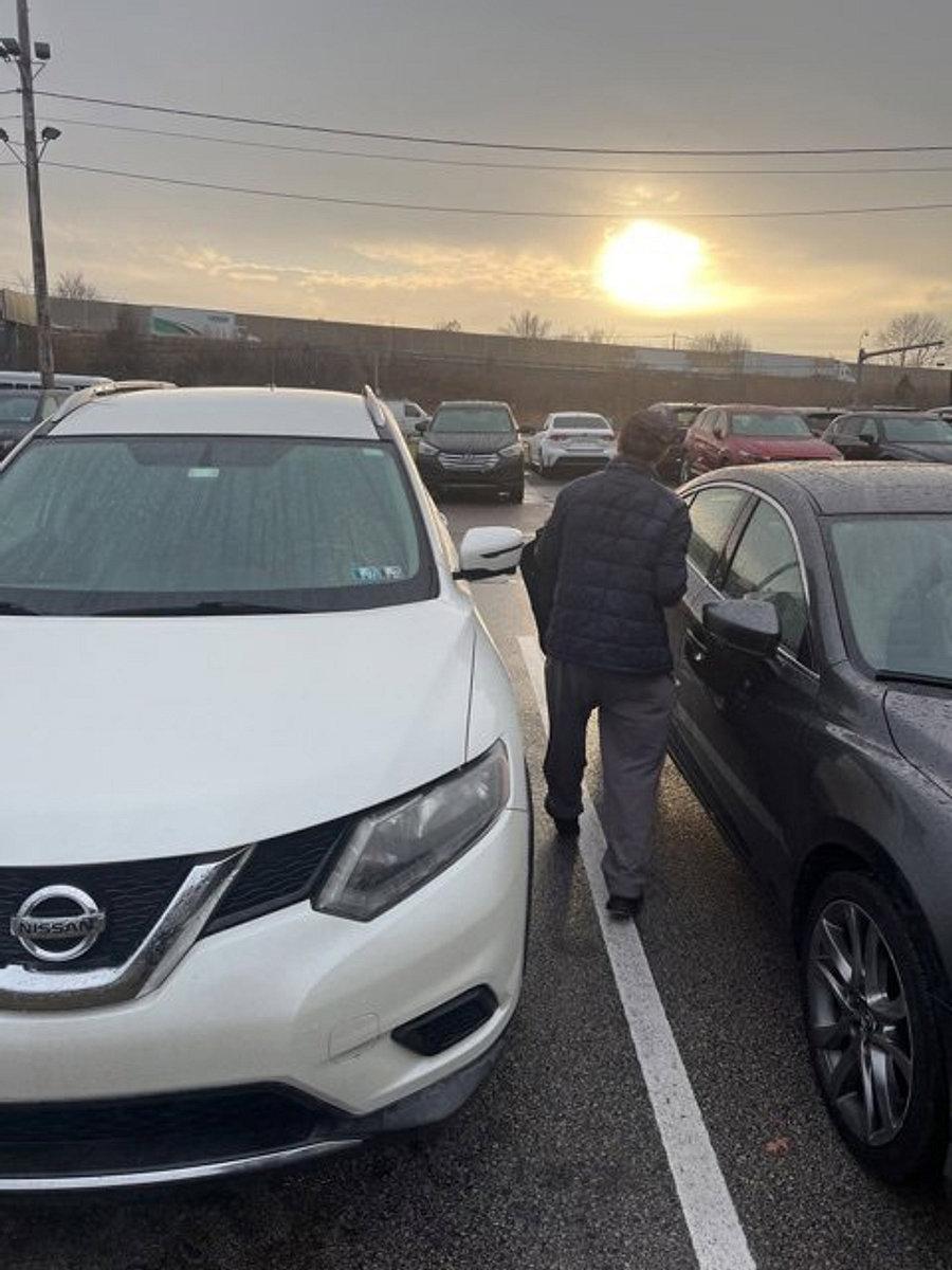 2016 Nissan Rogue Vehicle Photo in Trevose, PA 19053