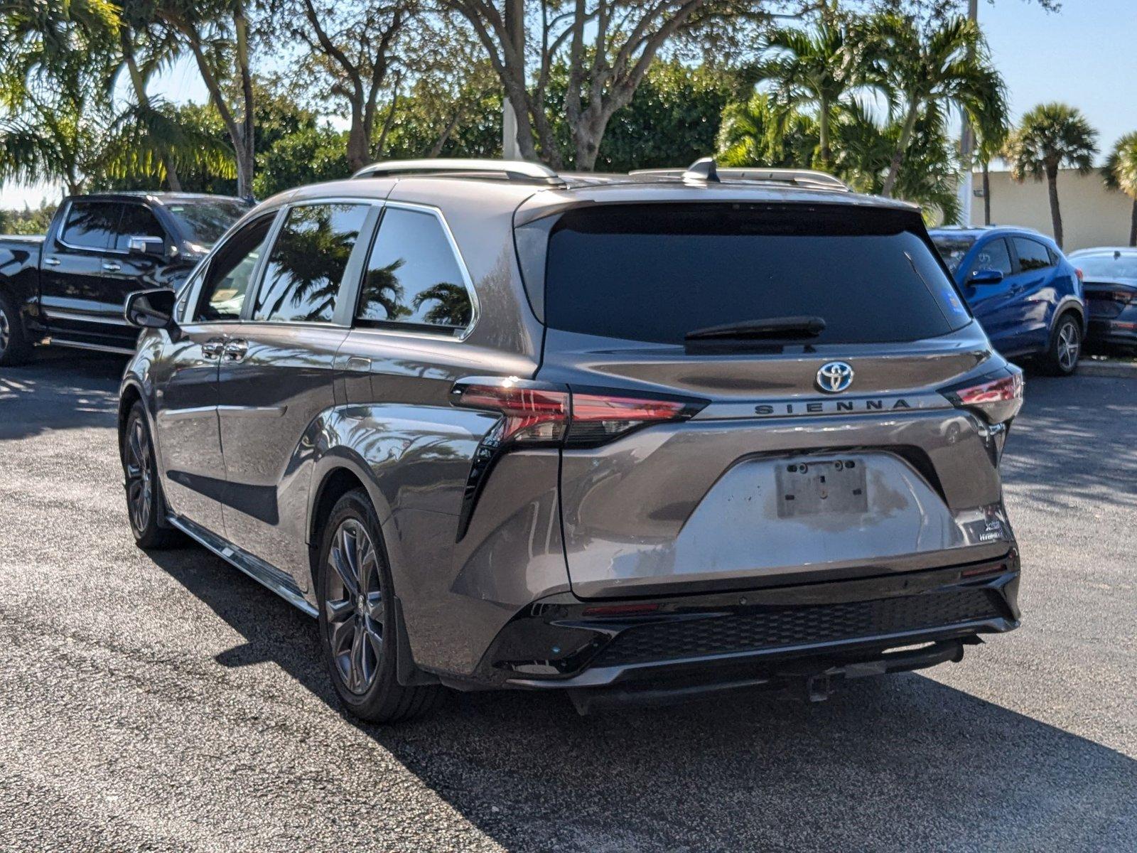 2022 Toyota Sienna Vehicle Photo in Miami, FL 33015