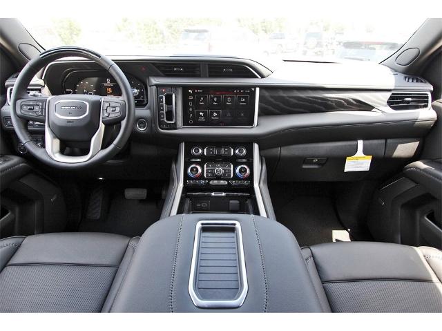 2024 GMC Yukon XL Vehicle Photo in ROSENBERG, TX 77471-5675