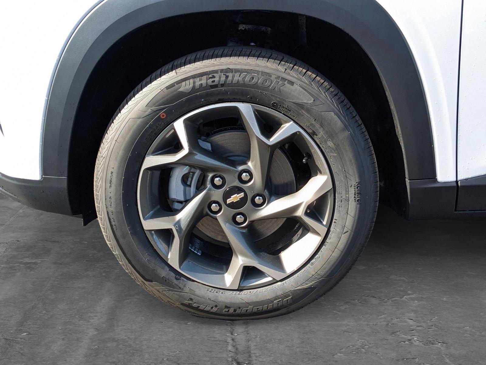 2025 Chevrolet Trax Vehicle Photo in VALENCIA, CA 91355-1705