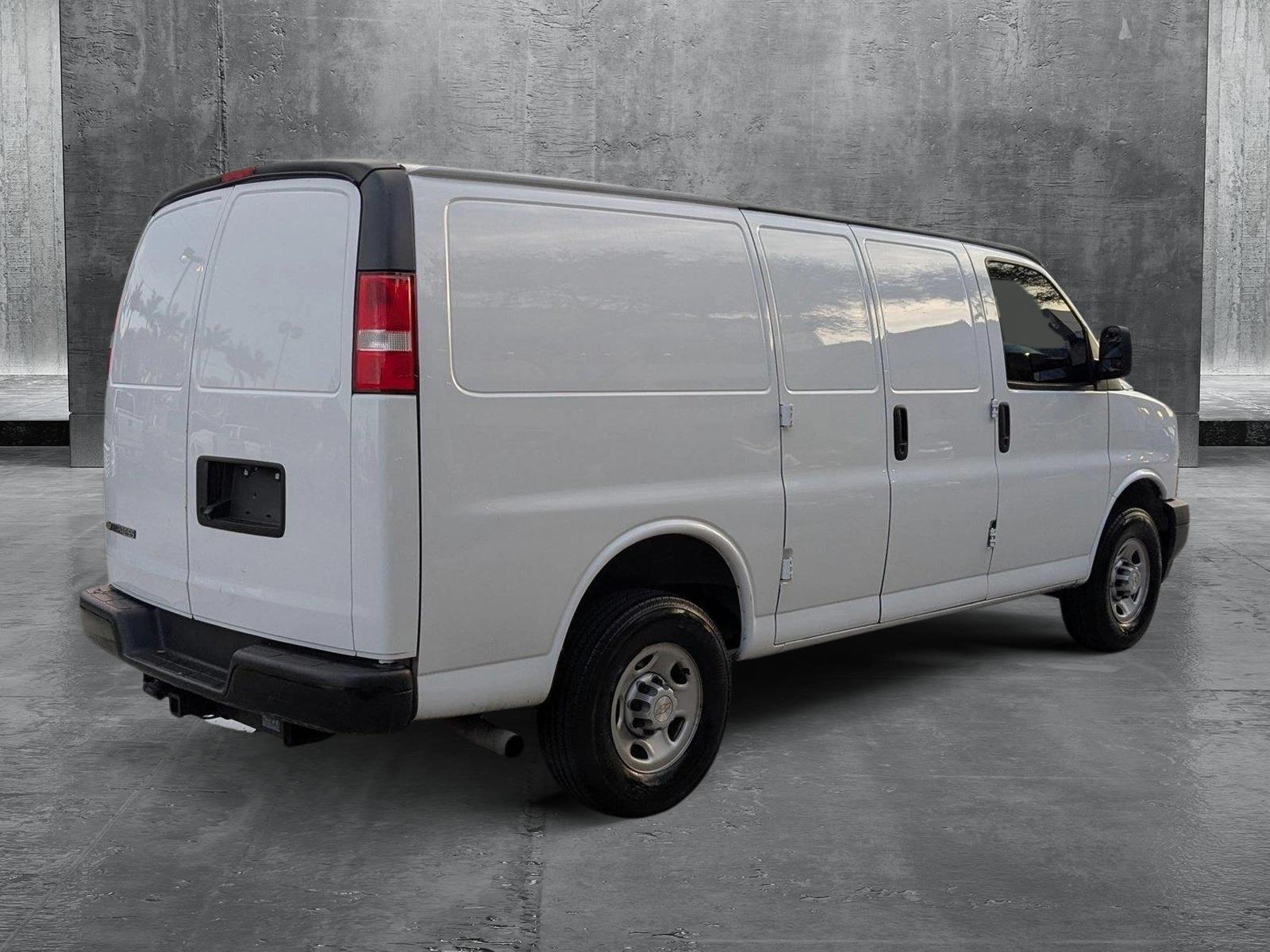 2022 Chevrolet Express Cargo 2500 Vehicle Photo in PEMBROKE PINES, FL 33024-6534