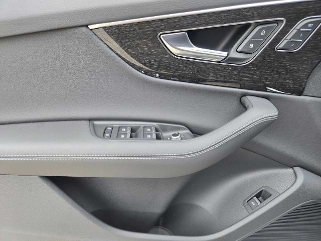 2025 Audi Q7 Vehicle Photo in SUGAR LAND, TX 77478