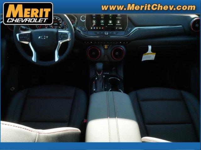 2025 Chevrolet Blazer Vehicle Photo in MAPLEWOOD, MN 55119-4794