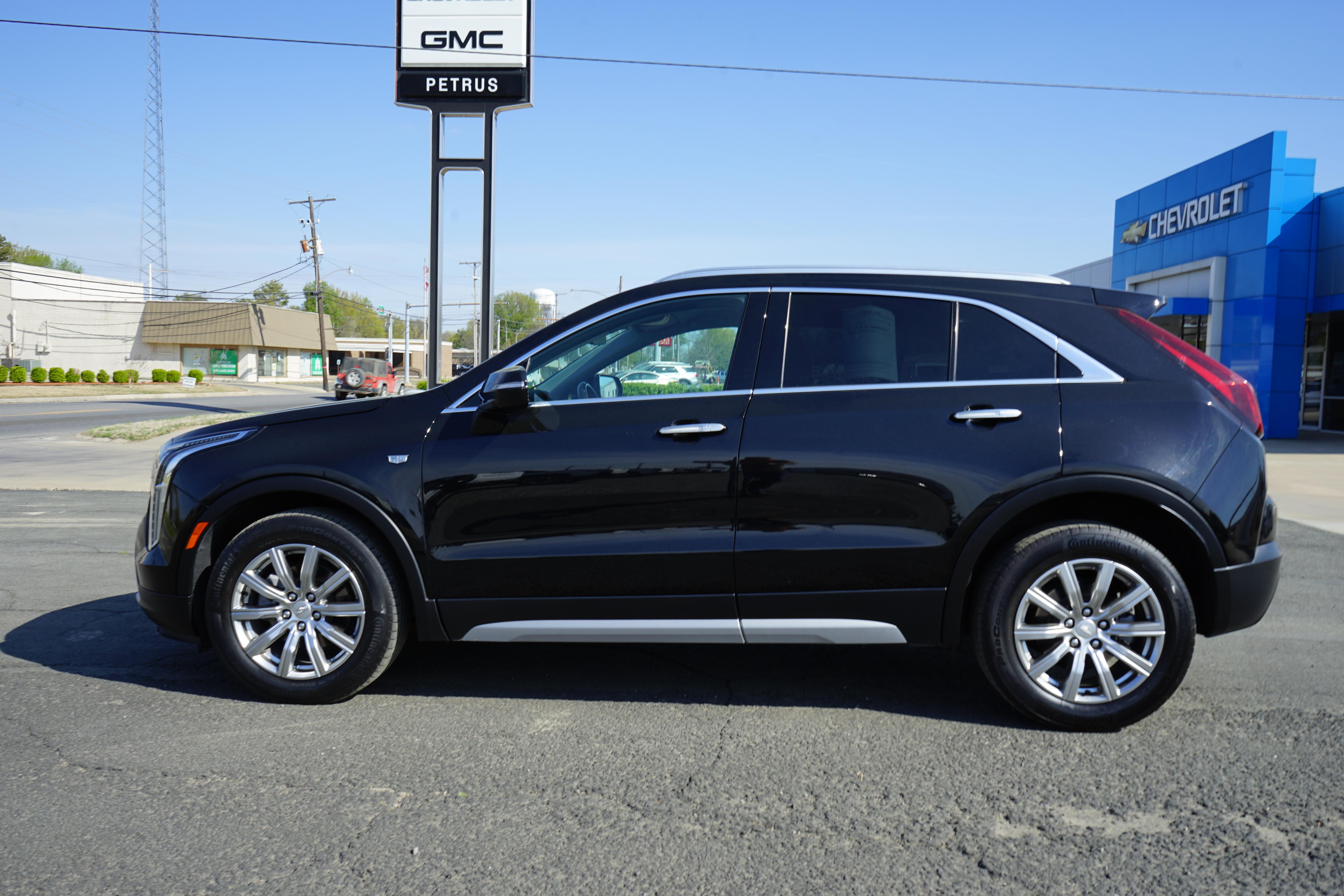Used 2022 Cadillac XT4 Premium Luxury with VIN 1GYFZDR43NF134500 for sale in Stuttgart, AR