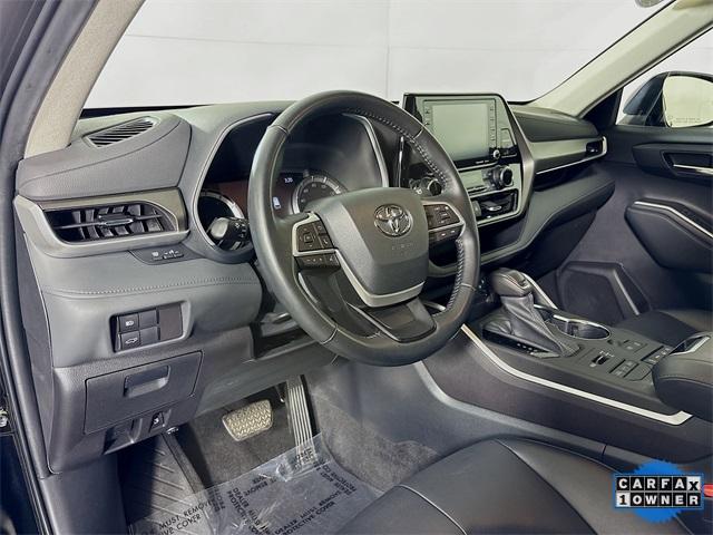 2022 Toyota Highlander Vehicle Photo in Puyallup, WA 98371