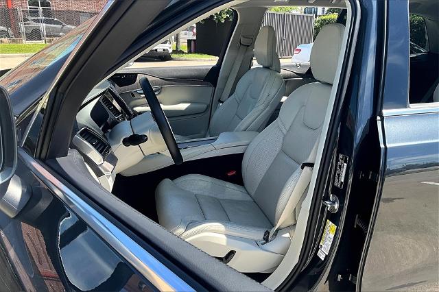 2022 Volvo XC90 Vehicle Photo in Houston, TX 77007