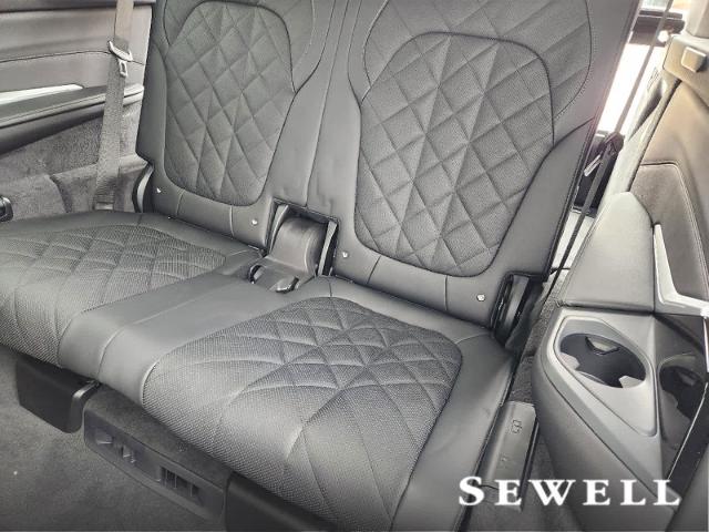 2025 BMW X7 xDrive40i Vehicle Photo in PLANO, TX 75024