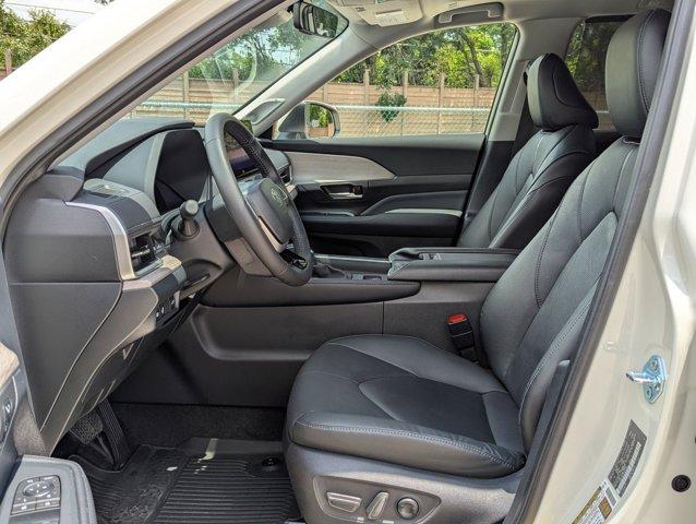 2024 Toyota Grand Highlander Vehicle Photo in San Antonio, TX 78230