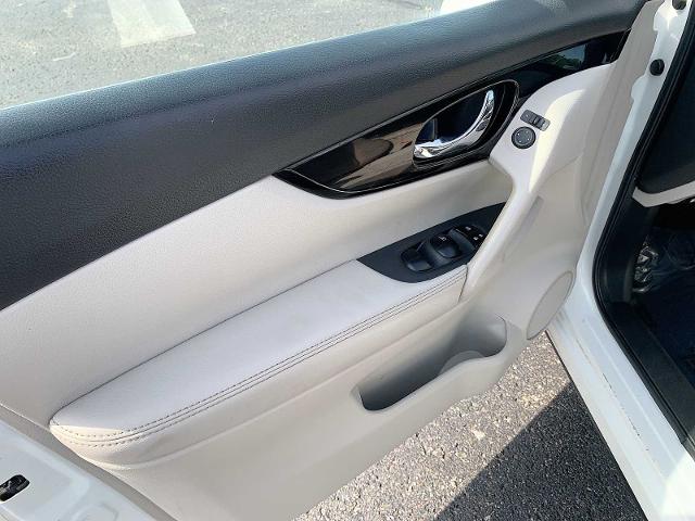 2017 Nissan Rogue Sport Vehicle Photo in MOON TOWNSHIP, PA 15108-2571