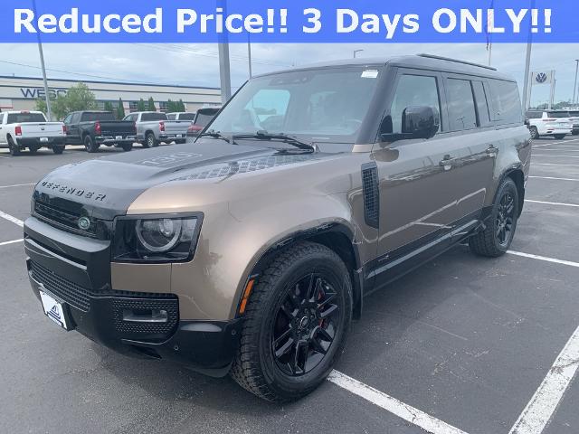 2023 Defender Vehicle Photo in GREEN BAY, WI 54304-5303