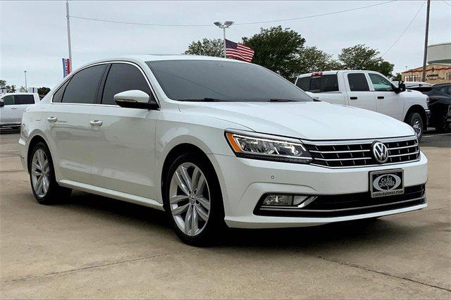 2018 Volkswagen Passat Vehicle Photo in TOPEKA, KS 66609-0000
