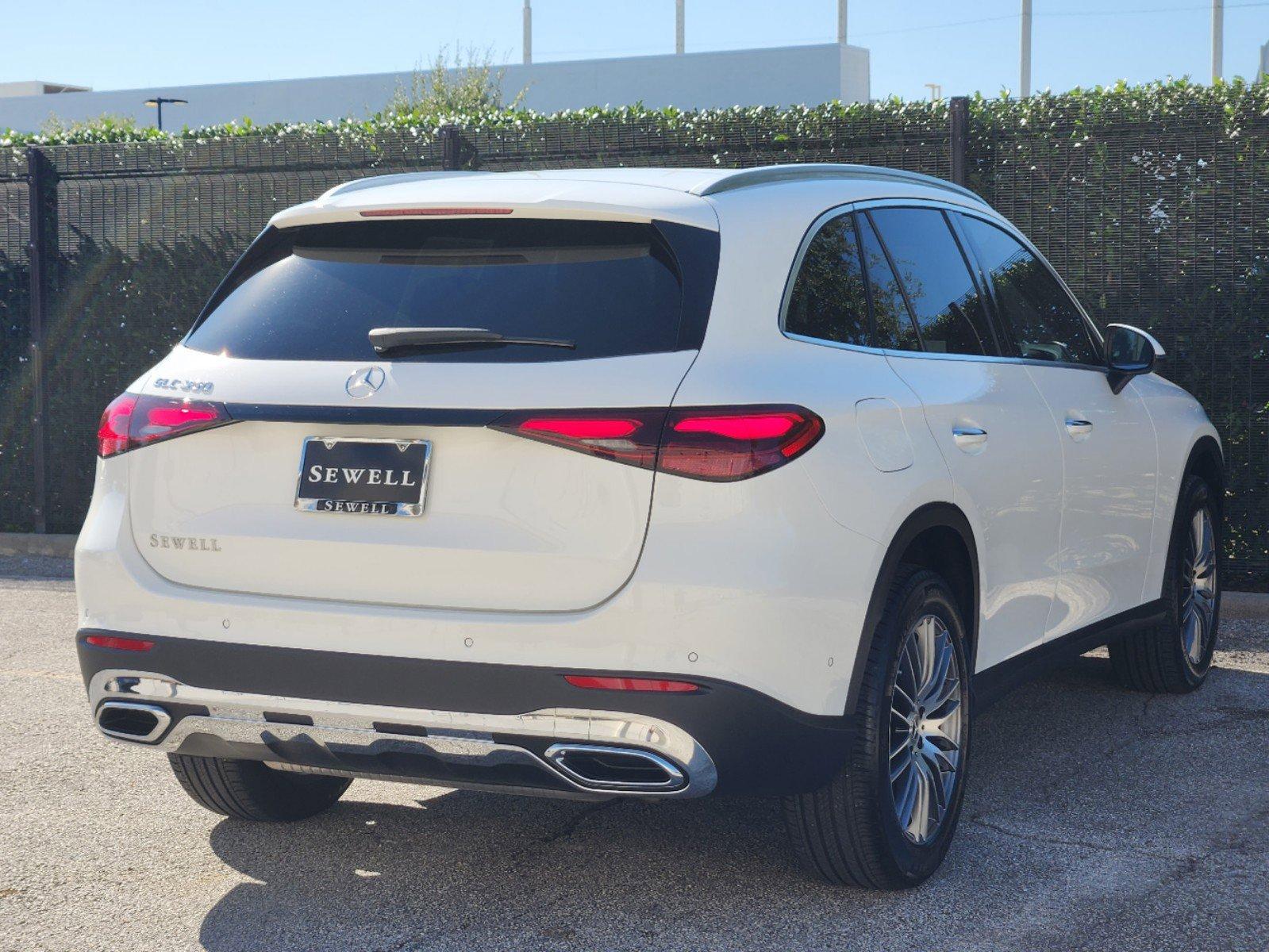 2024 Mercedes-Benz GLC Vehicle Photo in HOUSTON, TX 77079