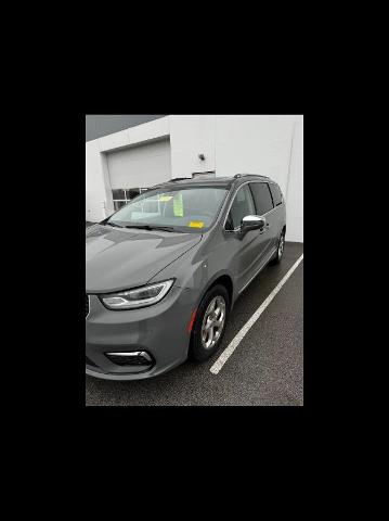 2021 Chrysler Pacifica Vehicle Photo in Green Bay, WI 54304