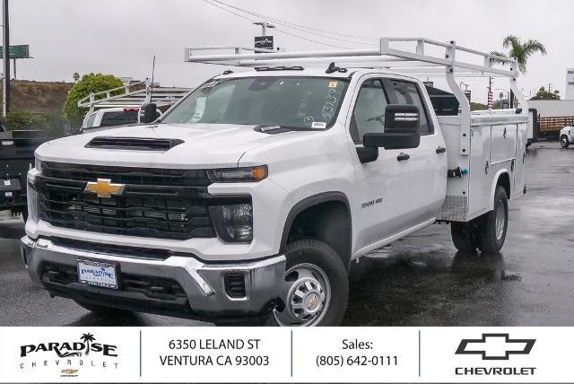 2025 Chevrolet Silverado 3500 HD CC Vehicle Photo in VENTURA, CA 93003-8585