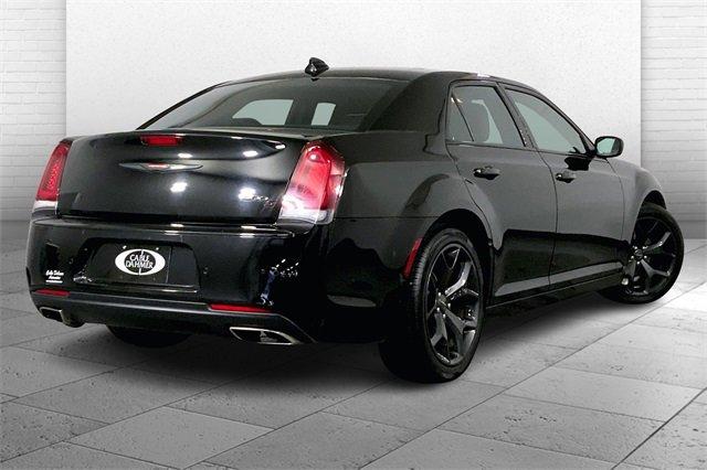 2022 Chrysler 300 Vehicle Photo in KANSAS CITY, MO 64114-4502