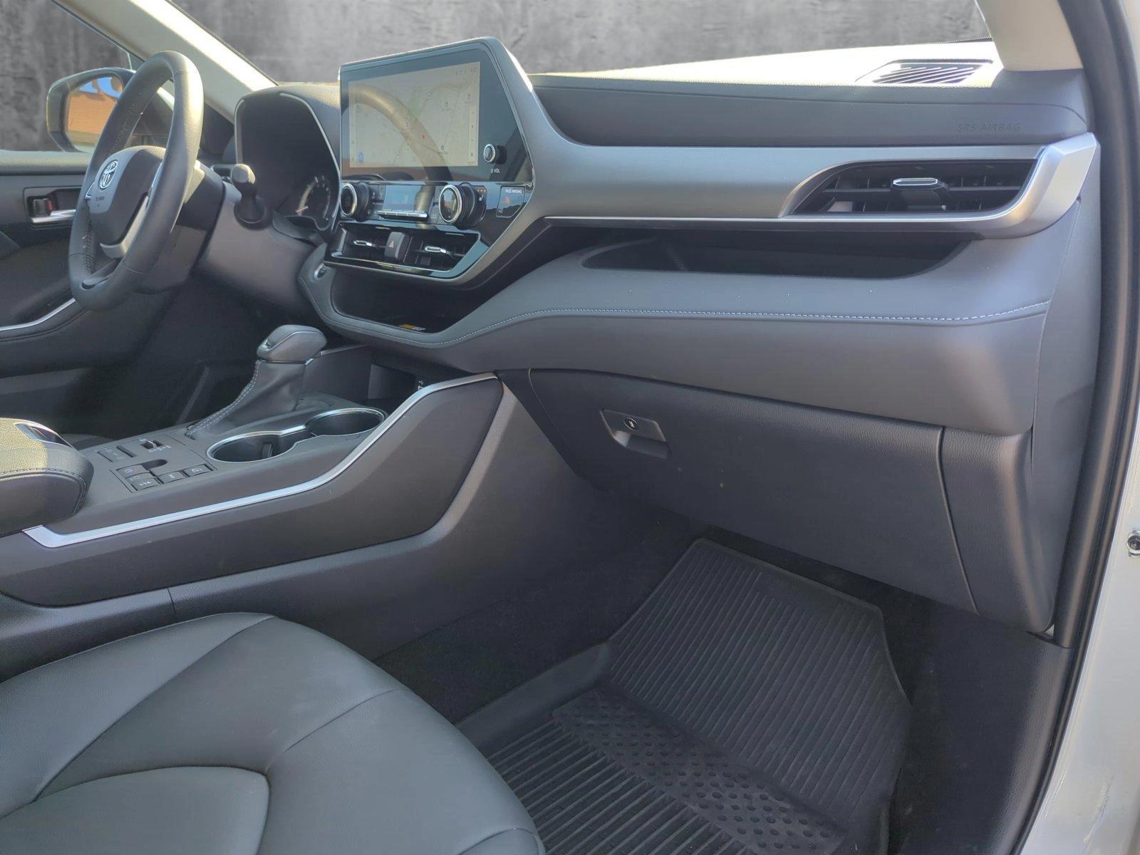 2024 Toyota Highlander Vehicle Photo in Memphis, TN 38125