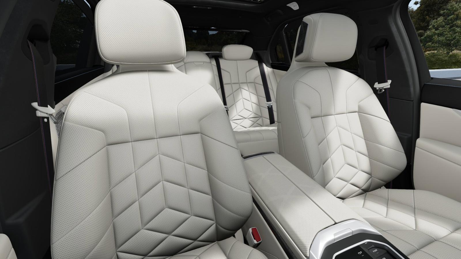2025 BMW 750e xDrive Vehicle Photo in GRAPEVINE, TX 76051