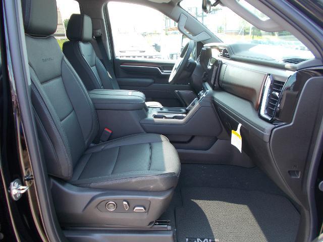 2025 GMC Sierra 2500 HD Vehicle Photo in LOWELL, MA 01852-4336