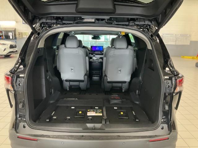 2025 Toyota Sienna Vehicle Photo in Oshkosh, WI 54904