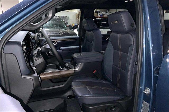 2025 Chevrolet Silverado 2500 HD Vehicle Photo in KANSAS CITY, MO 64114-4502