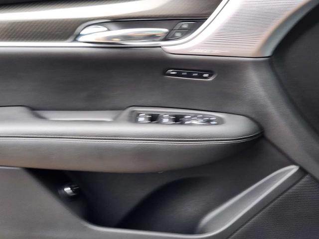 2022 Cadillac XT6 Vehicle Photo in DENTON, TX 76210-9321