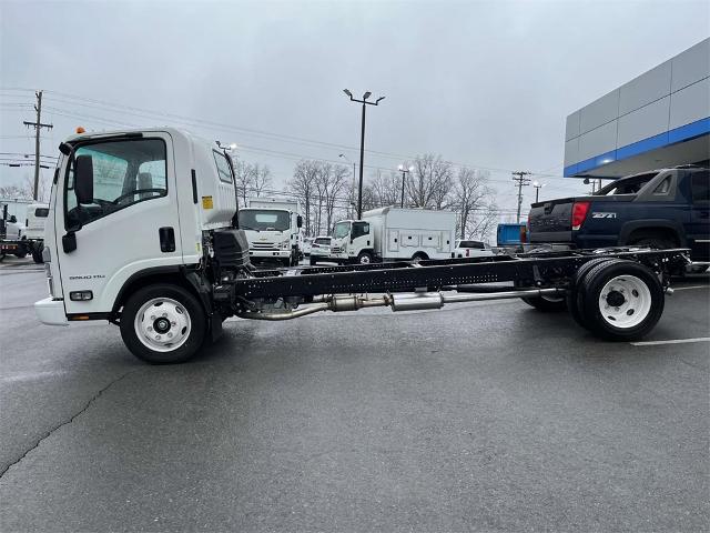 2024 Chevrolet Low Cab Forward 5500 HG Vehicle Photo in ALCOA, TN 37701-3235