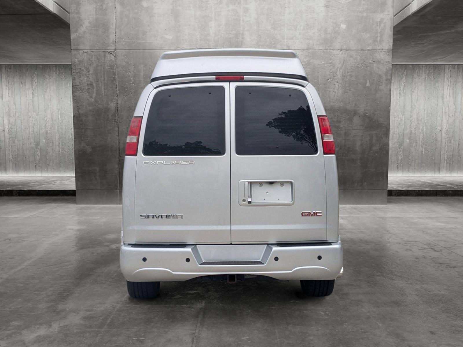 2017 GMC Savana Cargo Van Vehicle Photo in Davie, FL 33331