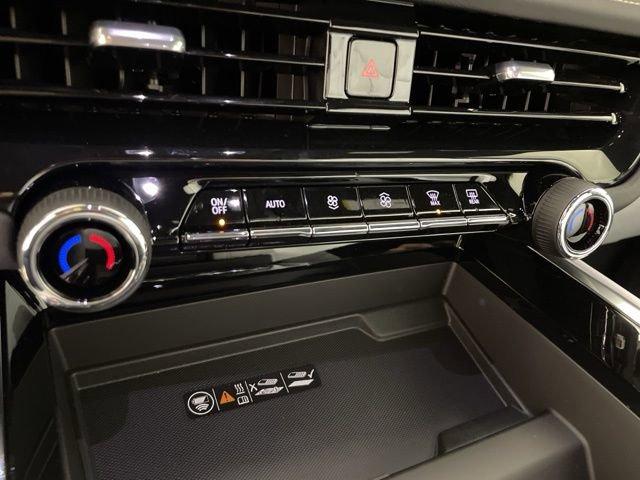 2025 Chevrolet Suburban Vehicle Photo in PHOENIX, AZ 85014-3381