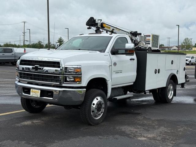 2024 Chevrolet Silverado 5500 HD Vehicle Photo in COLUMBIA, MO 65203-3903