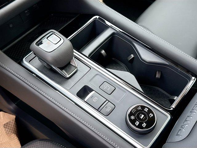 2025 Nissan Pathfinder Vehicle Photo in Flemington, NJ 08822