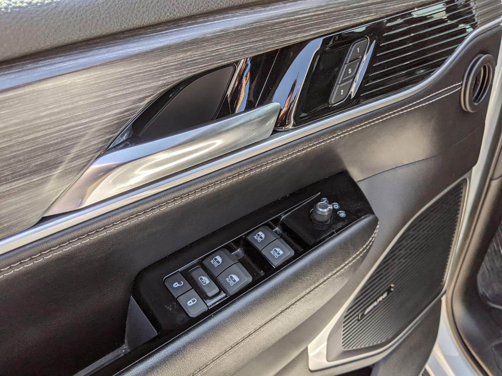 2023 Jeep Wagoneer L Vehicle Photo in Seguin, TX 78155