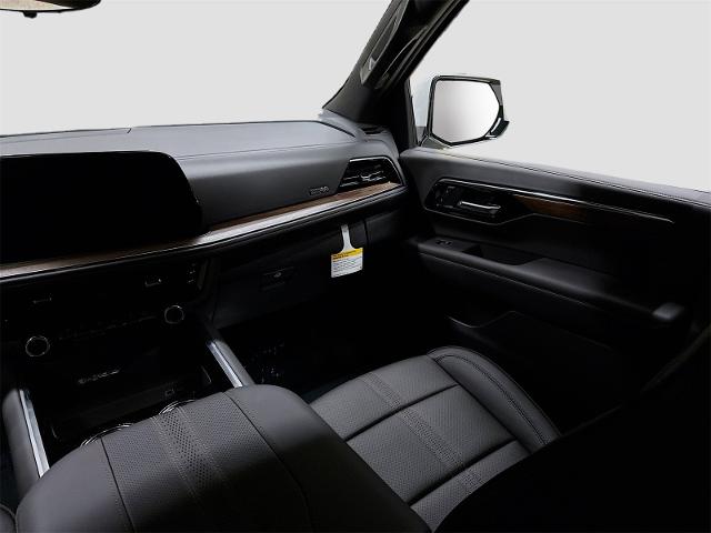 2025 Chevrolet Suburban Vehicle Photo in EVERETT, WA 98203-5662