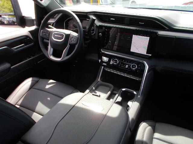 2025 GMC Sierra 2500 HD Vehicle Photo in LOWELL, MA 01852-4336