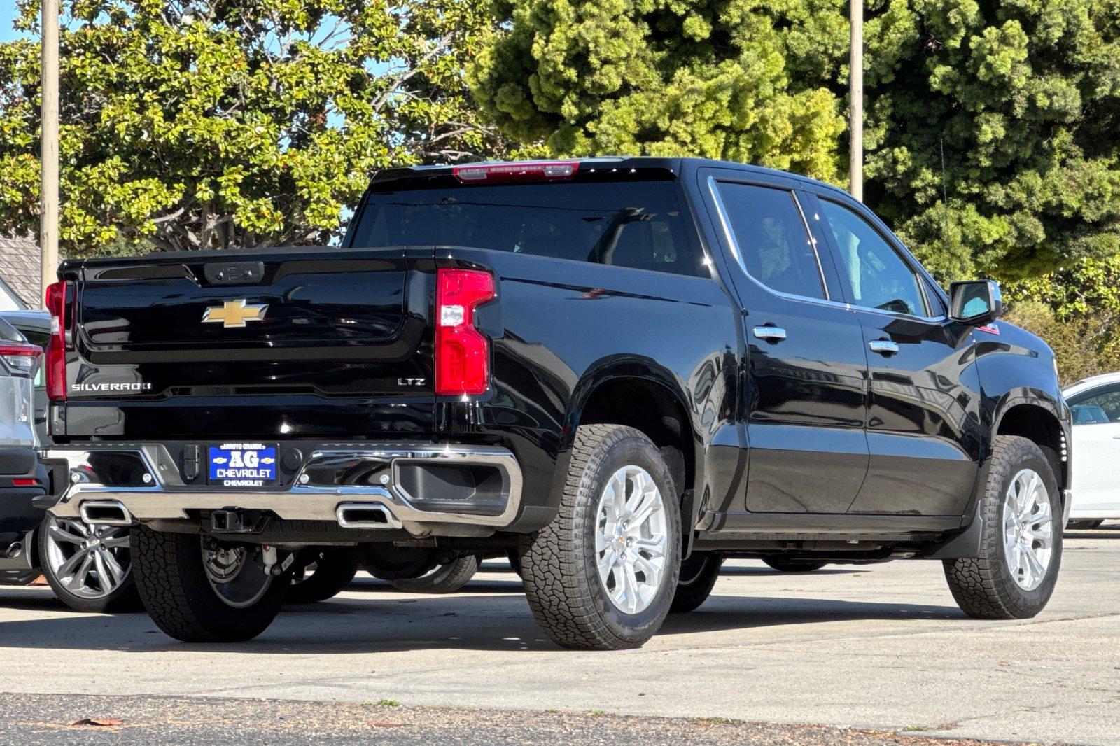 View vehicle photo 5