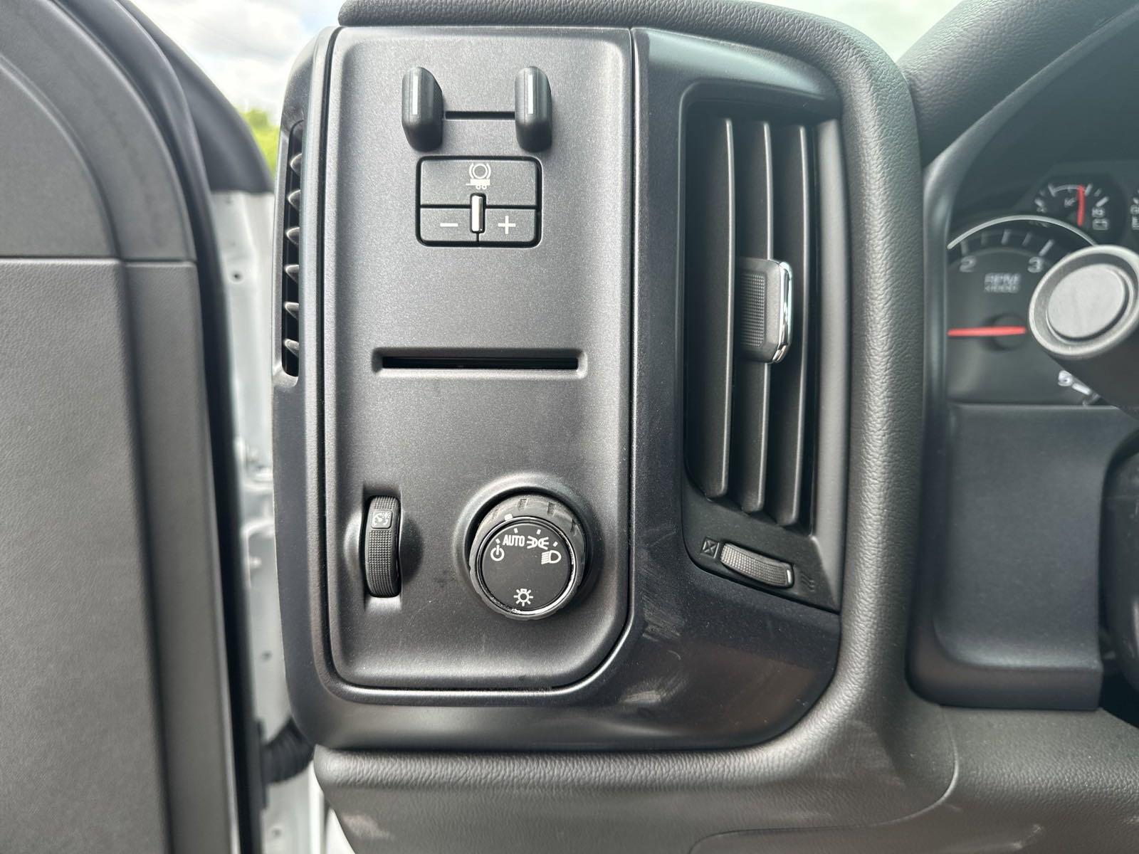 2024 Chevrolet Silverado 5500 HD Vehicle Photo in GEORGETOWN, TX 78626-7508