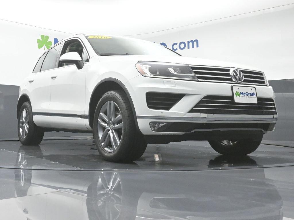 2016 Volkswagen Touareg Vehicle Photo in Marion, IA 52302