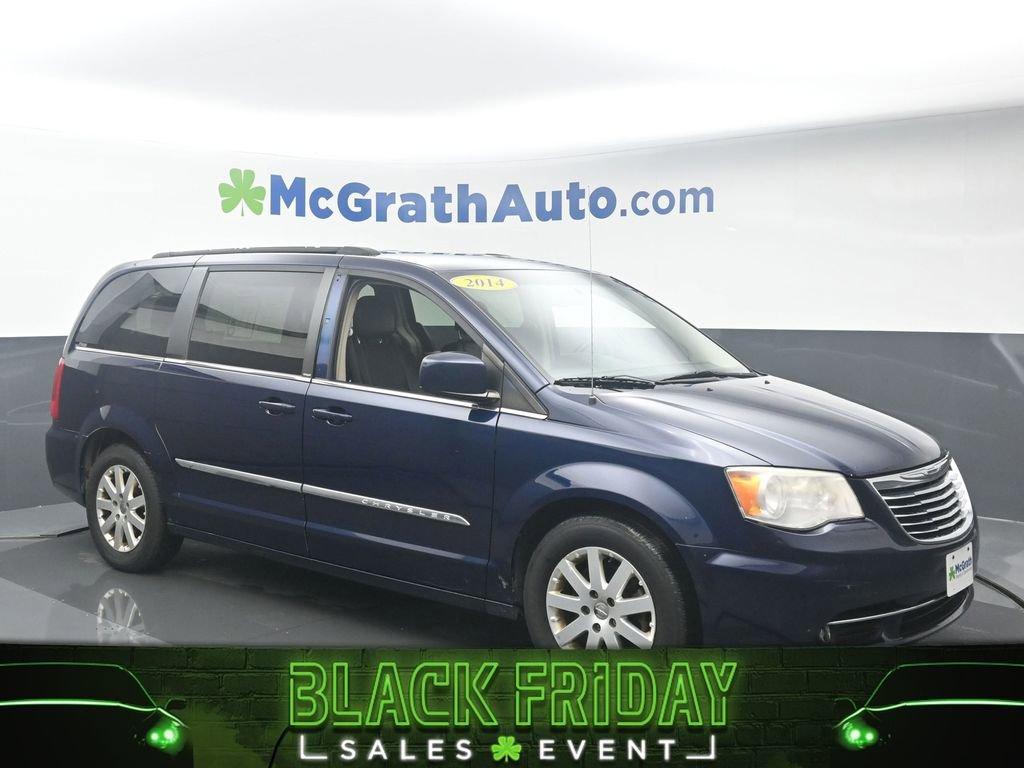 2014 Chrysler Town & Country Vehicle Photo in Cedar Rapids, IA 52402